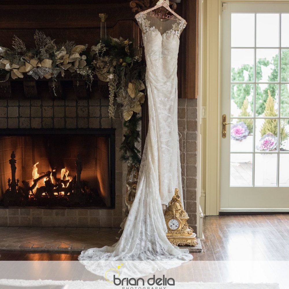 Solo Merav Designer Wedding Gown - SIZE 8 (BRIDAL)